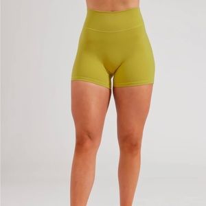 MEDIUM- BuffBunny Legacy Short 4” - Groovy Green